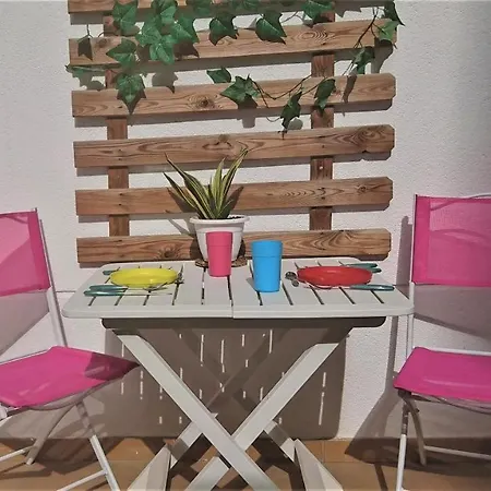 Cerca Playa-aa-patio Privado