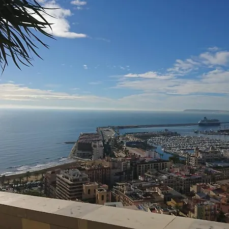 Cerca Playa-aa-patio Privado Alicante